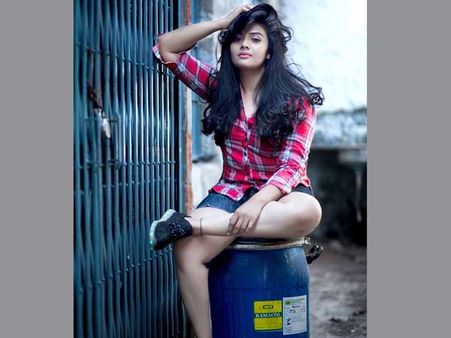 నన్ను నీకు ఇచ్చేసుకుంటా.. తాళి కట్టించుకొంటా అంటున్న శ్రీముఖి