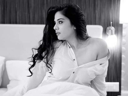 వాడుకోవాలనుకొన్నారు.. కానీ శ్రీముఖి హ్యాండిచ్చిందట.. పాపం బాబు..?