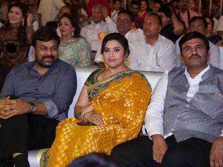 టీఎస్ఆర్ సినీ అవార్డ్స్... చిరు, బాలయ్య, నాగార్జున సందడి (ఫోటోస్)