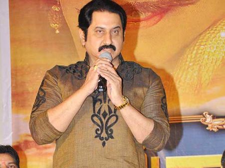 సినిమా టూ రాజకీయాలు: పావులు కదుపుతున్న టాలీవుడ్ హీరో, పవన్ పార్టీ వైపే చూపా?