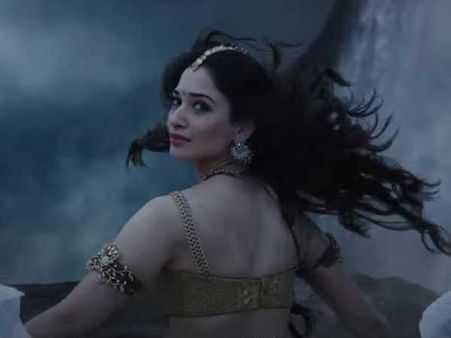 బాహుబలిలో తమన్నాను తొక్కేసారా? రాజమౌళితో.. కారణం అదేనా?