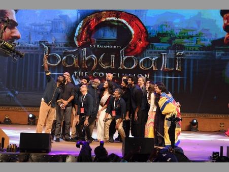 ఫస్ట్ డే కలెక్షన్స్ రికార్డ్స్: ఇండియాలో టాప్ 10 మూవీస్ లిస్ట్