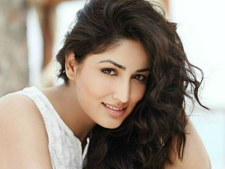 హీరోయిన్ యామీ గౌతమ్‌పై ప్రముఖ హీరో ఫైర్.. ఆమె ఏమైనా దేవతనా?