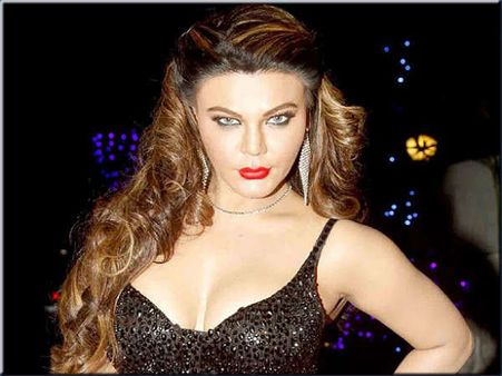 నాన్ బెయిలబుల్ వారెంట్ : 22 రోజులుగా పరారీలో బాలీవుడ్ నటి