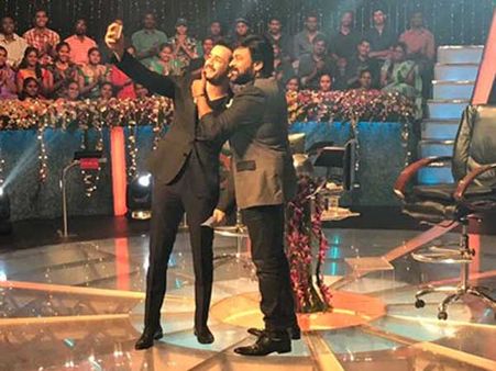 మాటల్లో చెప్పలేను....! మెగాస్టార్ తో సెల్ఫీ పోస్ట్ చేసిన అఖిల్