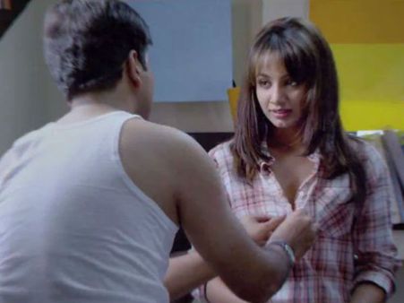 బూతు సినిమాగా భావించొద్దని అవసరాల శ్రీనివాస్ రిక్వెస్ట్!