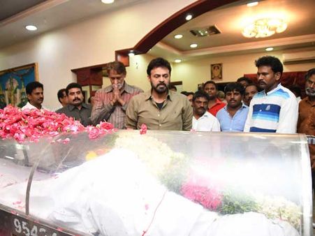 దాసరి మృతి: రజనీ, కమల్, రాజమౌళి, మహేష్, ఎన్టీఆర్ ట్వీట్స్