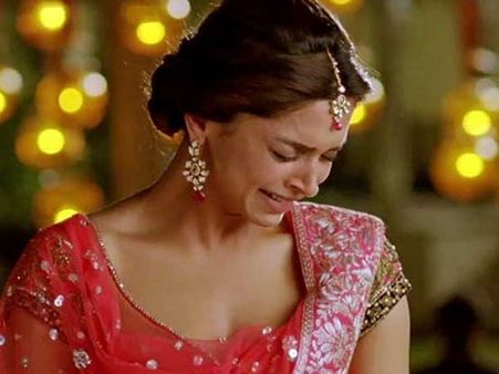 దీపికా పదుకొనే బోరున ఏడ్చేసింది.. సంజయ్ లీలా భన్సాలీ కారణమట.