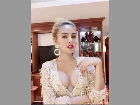 దారుణం: సెక్సీగా ఉందని హీరోయిన్ మీద సంవత్సరం నిషేదం!