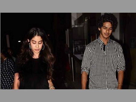 కుర్ర హీరోతో శ్రీదేవి కూతురు రొమాన్స్.. బాలీవుడ్ హీరో వార్నింగ్..