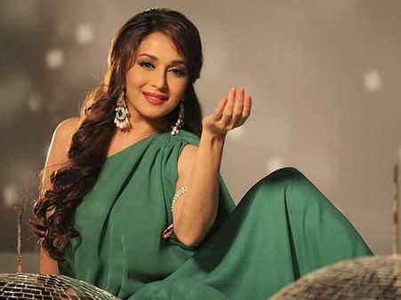 పలువురు హీరోలతో మాధురీ దీక్షిత్ అఫైర్లు.. ఒడిలో పడుకొనేది.. గుట్టువిప్పిన మేనేజర్