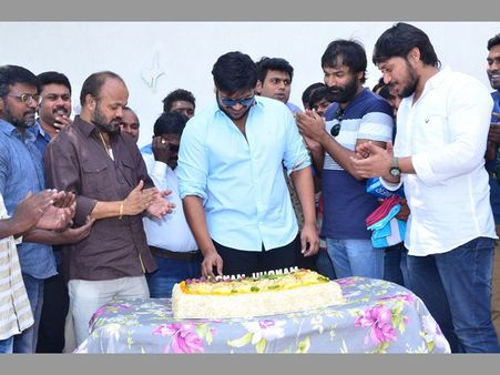 మనోజ్ పుట్టినరోజు : హడావుడి తగ్గింది, రైతుల కోసమేనా?