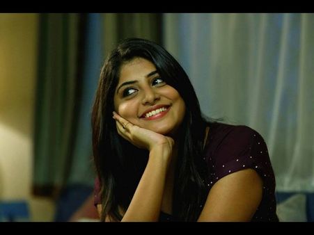 న్యూడ్ కామెంట్స్: అభిమానికి గట్టిగా కౌంటర్ ఇచ్చిన హీరోయిన్!