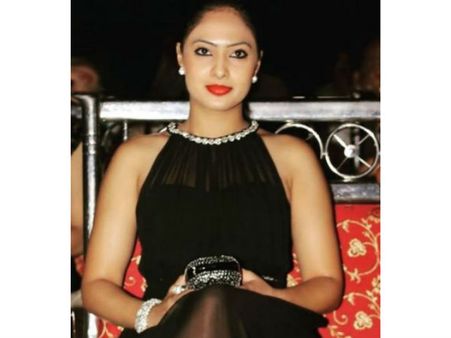 బాహుబలి-2 ఇష్యూ : దర్శకుడు తెలియదా? స్టుపిడ్ అంటూ హీరోయిన్ ఫైర్!