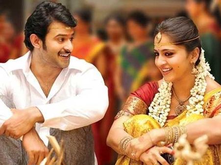 ప్రభాస్-అనుష్క మౌనం.... పెళ్లి జరిగేది అక్కడే అంటూ తాజాగా మరొకటి?