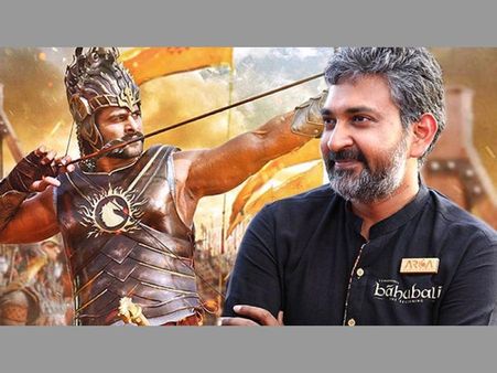 కొత్తగా ఉంది, బ్లాక్ మెయిల్ చేసారు: పోలీసులతోకలిసి రాజమౌళి ప్రెస్‌మీట్