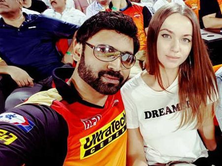 అక్కినేని ఫ్యామిలీ హీరో.... కొత్త గర్ల్ ఫ్రెండుతో దొరికిపోయాడు (ఫోటోస్)