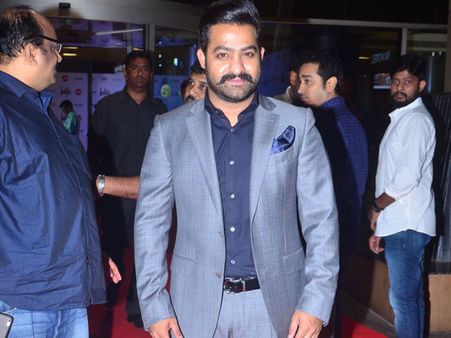 బెస్ట్ యాక్టర్ జూ ఎన్టీఆర్.... (ఫిల్మ్‌ఫేర్ అవార్డ్స్ విన్నర్స్ లిస్ట్, ఫోటోస్)