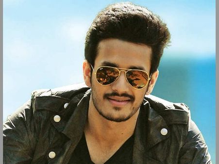 అఖిల్ అమ్మగా నాగ్ హీరోయిన్.. రెండో ఇన్నింగ్స్ బాలీవుడ్ హీరోయిన్ రెడీ..