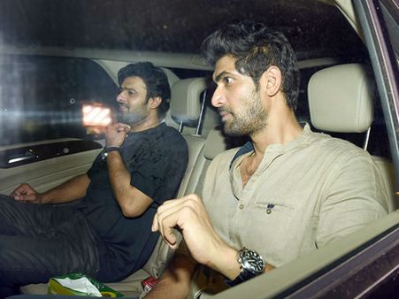 కరణ్ పార్టీలో బాహుబలి హంగామా: ప్రభాస్ రానాల తో బాలీవుడ్ ఊగిపోయింది (ఫొటోలు)