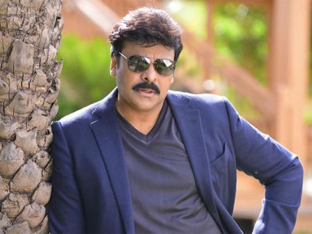 చిరంజీవి పుసుక్కున అలా అన్నారేంటబ్బా.. నూలుపోగుతో సమానమట..