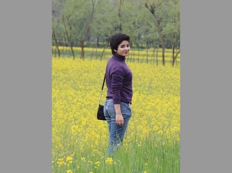 దంగల్ బాలికకి రోడ్డు ప్రమాదం, దాల్ లేక్ లోకి దూసుకుపోయిన కారు