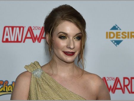 నేను పోర్న్ స్టార్ అవుతున్నా అని ఇంట్లో చెప్పిందట: వర్మ సినిమా కాదు నిజం