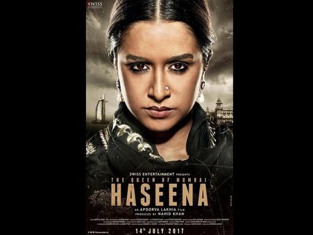 మాఫియా లేడీ గా, కళ్ళు చెదిరి పోతున్నాయ్: హసీనా ది క్వీన్ ఆఫ్ ముంబై పోస్టర్
