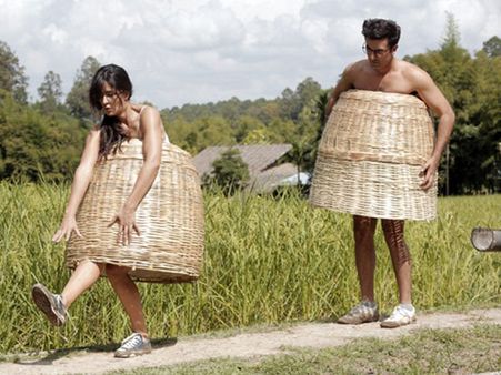 బట్టలిప్పేసి బుట్టలడ్డం పెట్టుకున్నారు: రొమాంటిక్ కంటే కొంచం ఎక్కువే (ఫొటోలు)