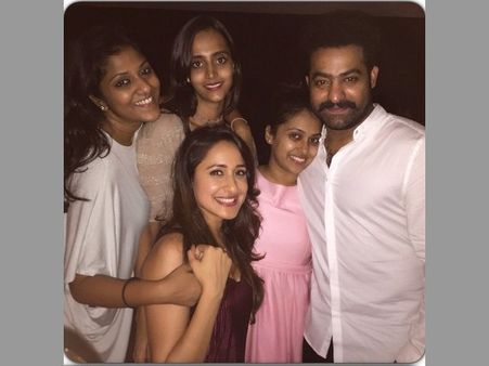 లేట్ నైట్ పార్టీ: వైఫ్‌తో ఎన్టీఆర్, బన్నీ భార్య, నారా రోహిత్ కూడా.... (ఫోటోస్)