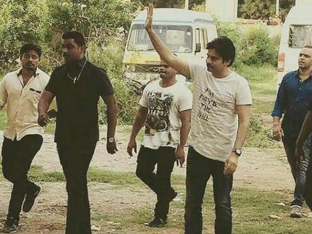 పవన్ కళ్యాణ్ చాలా చిక్కిపోయాడు.... (లీక్డ్ ఫోటోస్)