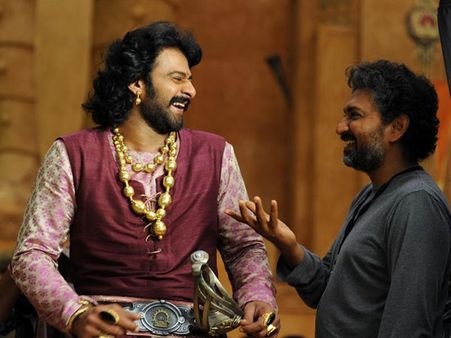 బాలీవుడ్ హీరోకి షాక్: ప్రభాస్‌పై రాజమౌళి మనసు మారిందా?