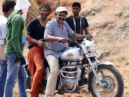 ఒకే రోజు 15 రకాల బిర్యానీలు తింటారా? ప్రభాస్ తిన్నాడు.. షాకింగ్ సీక్రెట్స్ చెప్పిన రాజమౌళి