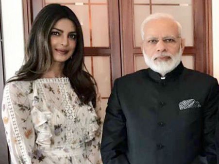 ప్రధాని మోడీ ముందు అసభ్యకరమైన డ్రెస్: ప్రియాంక సమాధానం ఇదీ!