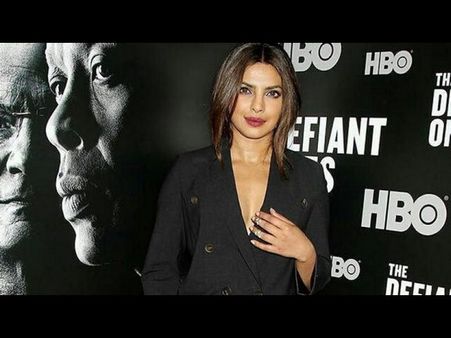 అదిరేటి డ్రస్సుతో ప్రియాంక జిగేల్.. జిగేల్..