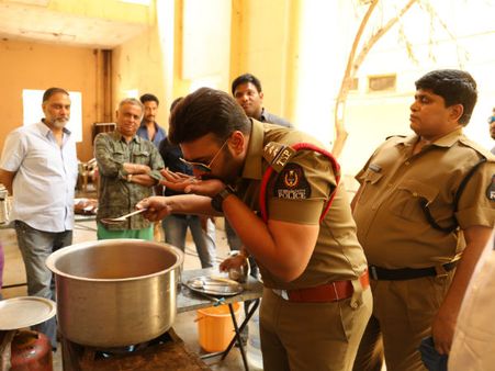 నలభీముడిగా నారా రోహిత్.. చేపల కూర వండిన హీరో..