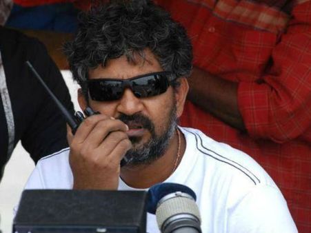 మహేశ్‌బాబు.. కాదు ముందు.. యంగ్‌టైగర్.. ఏమో అల్లు అర్జున్.. రాజమౌళి తికమక