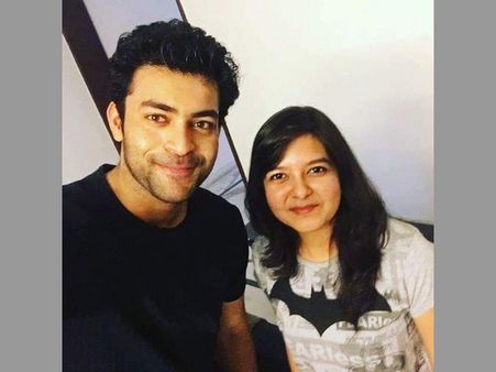 వరుణ్ తేజ్‌కు థ్రిల్లింగ్ గిఫ్ట్.. మహిళా ఫ్యాన్ ఇచ్చినదేమిటంటే..