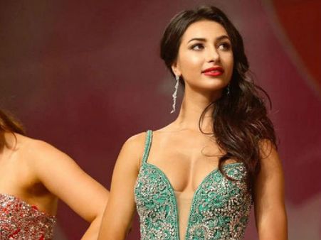 న్యూడ్ పోస్టుతో నటి అంజలిక సంచలనం!