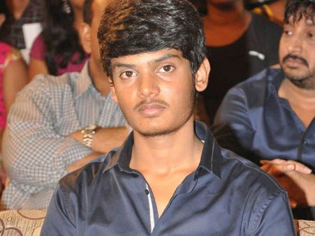 ఇక్కడ ఎవ్వడూ పతివ్రత కాదు: ఆకాష్ పూరి షేర్ చేసిన వీడియో సంచలనం!