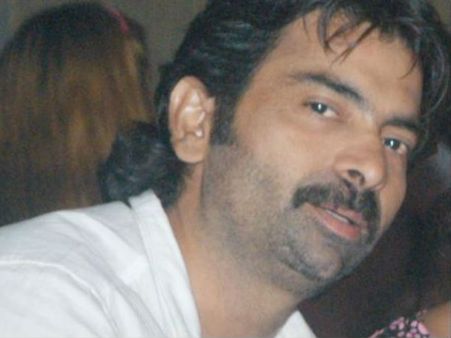 రవితేజ తమ్ముడి ఫోన్ కీలక పాత్ర: భరత్ రాజు కాల్స్ ఆధారంగానే కదిలిన డ్రగ్స్ డొంక ?