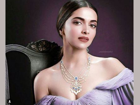 హాట్‌హాట్‌గా దీపిక ఫొటోషూట్.. మోతాదు మించిన అందాల ఆరబోత