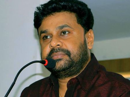 హీరో దిలీప్ కు నో బెయిల్, మళ్లీ పోలీసు కస్టడీ, త్రిశూర్ లో ఇద్దరినీ విచారణ, ఇక అంతేనా !