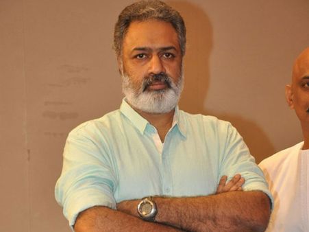 టాలీవుడ్ నిర్మాతకు బెదిరింపులు: వచ్చి సెటిల్ చేస్కో లేదంటే చంపేస్తాం అంటూ