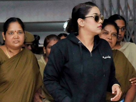 సిగరెట్,వైన్ తప్ప డ్రగ్స్ తెలియదు: మళ్ళీ బిగ్‌బాస్ హౌస్ లోకి ఐటమ్ గర్ల్ ముమైత్‌?