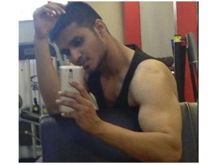 కిరాక్ వేశంకోసం కష్టపడుతున్నాడు: యూకే వెళ్ళిమరీ కండలు పెంచాడు