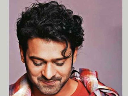 ప్రభాస్ న్యూ లుక్: అదిరిపోయిందంటున్న ఫ్యాన్స్