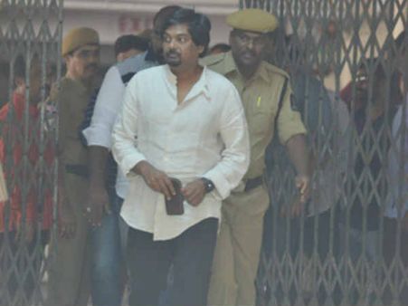 కథలు వినడానికా? డ్రగ్స్ కోసమా.. ఛార్మీ, రవితేజ మాటేమిటి? విచారణ ఒత్తిడిలో పూరీ