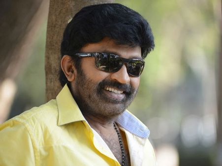 చిరు, రామ్ చరణ్ సినిమాల్లో....అవి నేను చేయాల్సివే: రాజశేఖర్