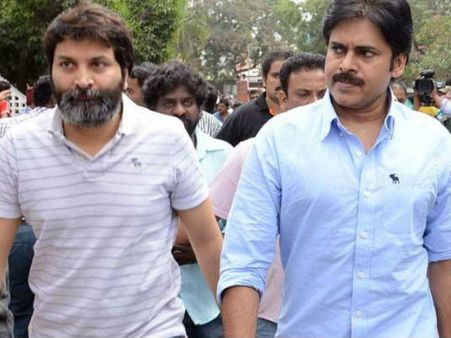 పవన్, త్రివిక్రమ్ సినిమాకు కష్టాలు.. ఏం జరుగుతున్నందంటే..